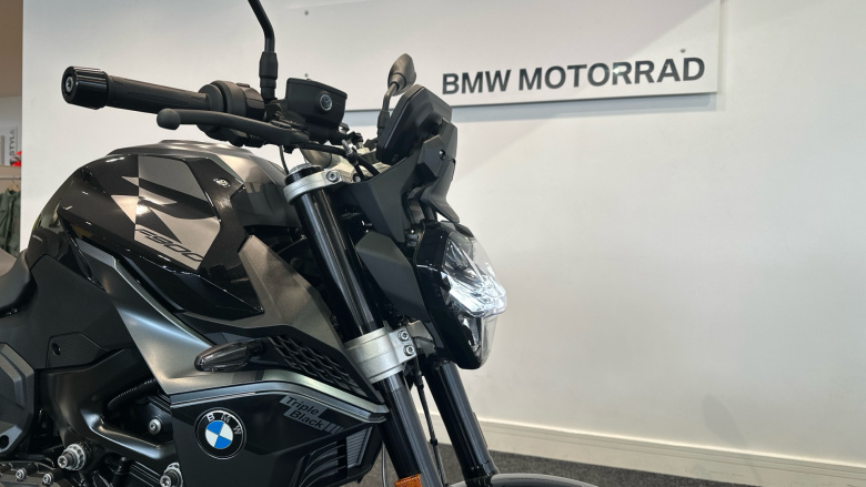 BMW F900 R